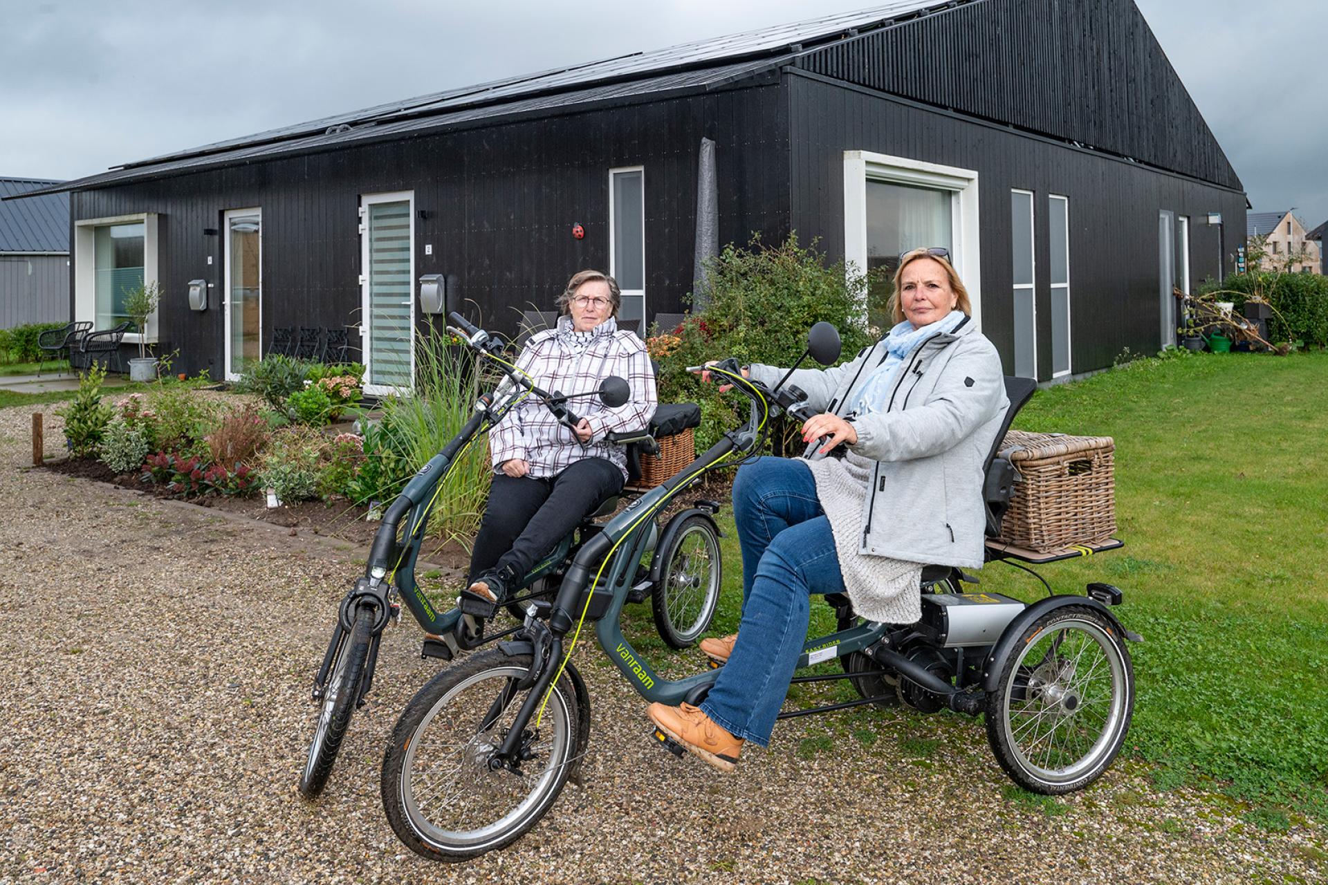 Tineke Mosk en Anja Zomer bewoners Buurtskap De Tuunen op Texel