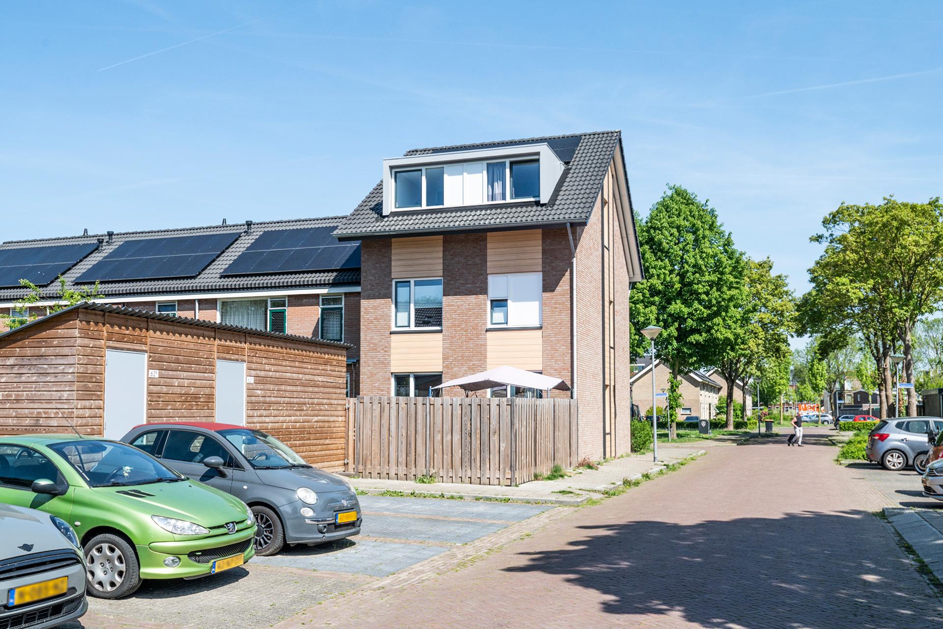 Straat in woonwijk