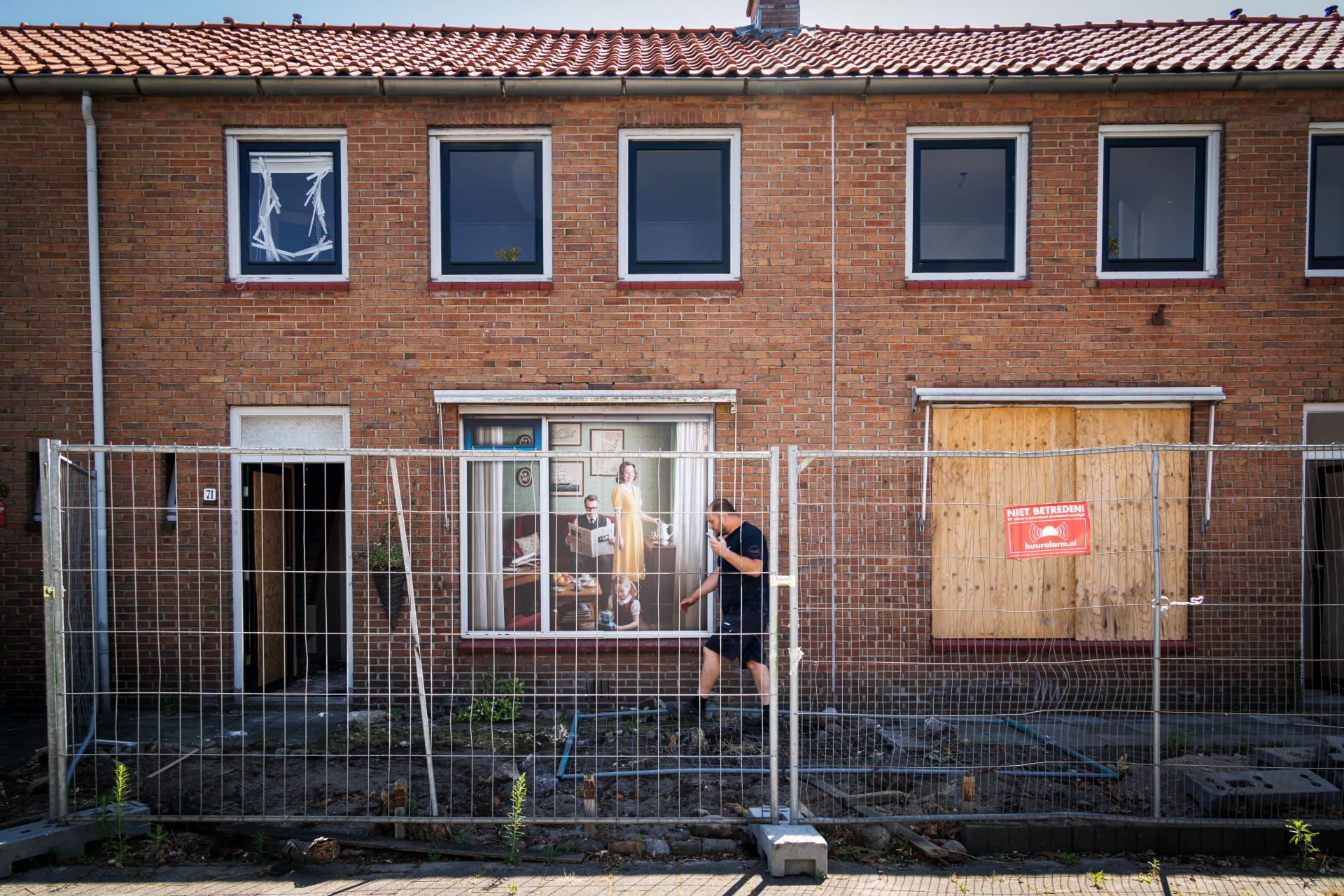 Straat in arbeiderswijk Het Franse Gat in Veenendaal waar de huizen worden gerenoveerd
