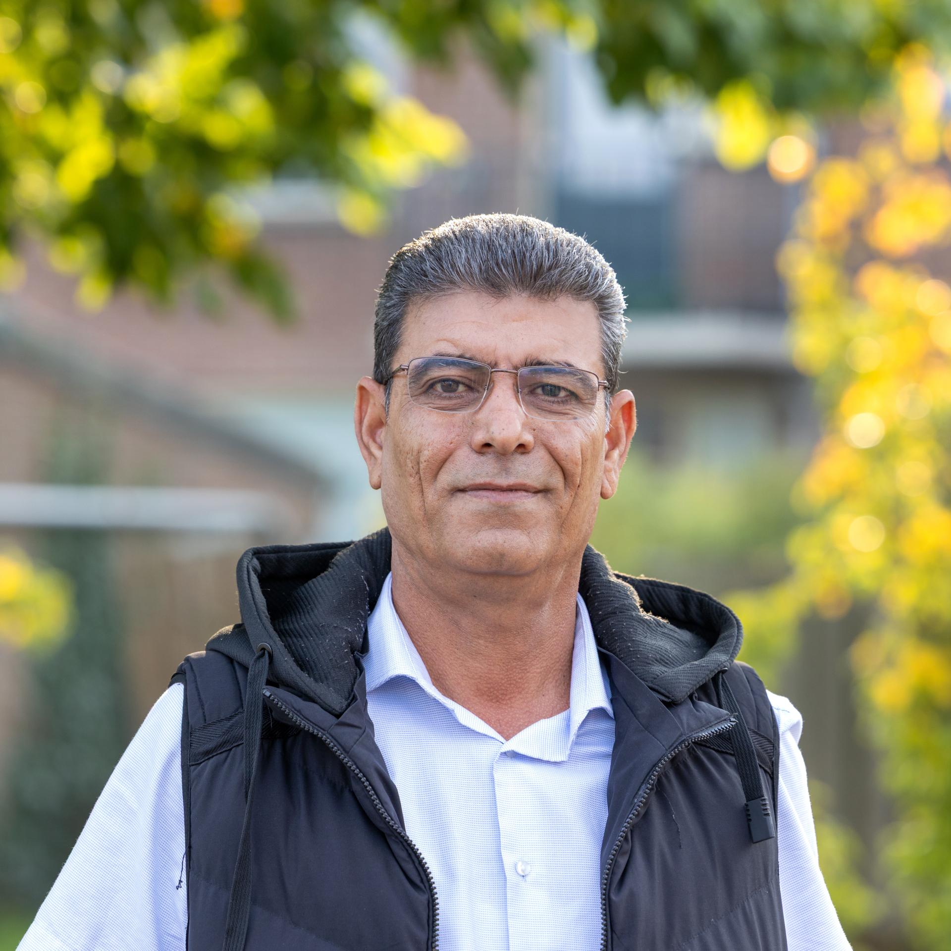 Aladin Mustafa, taxihouder en vrijwilliger bij de Woonschool