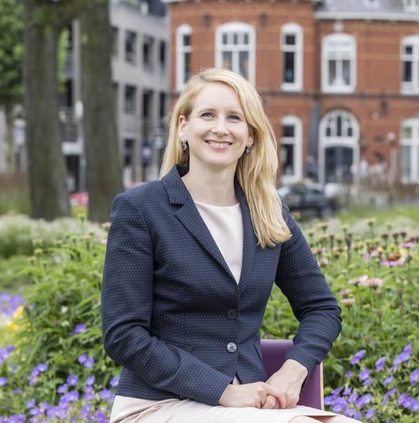 Wethouder Gaby van den Waardenburg