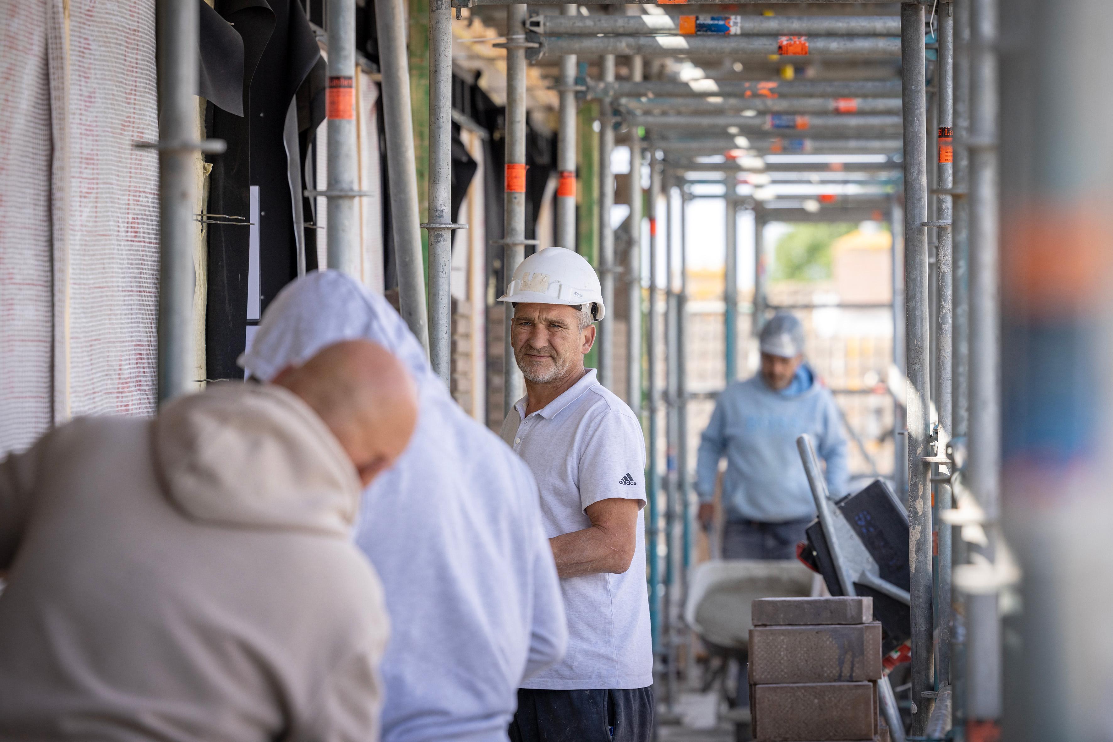 Bouwvakkers op steiger