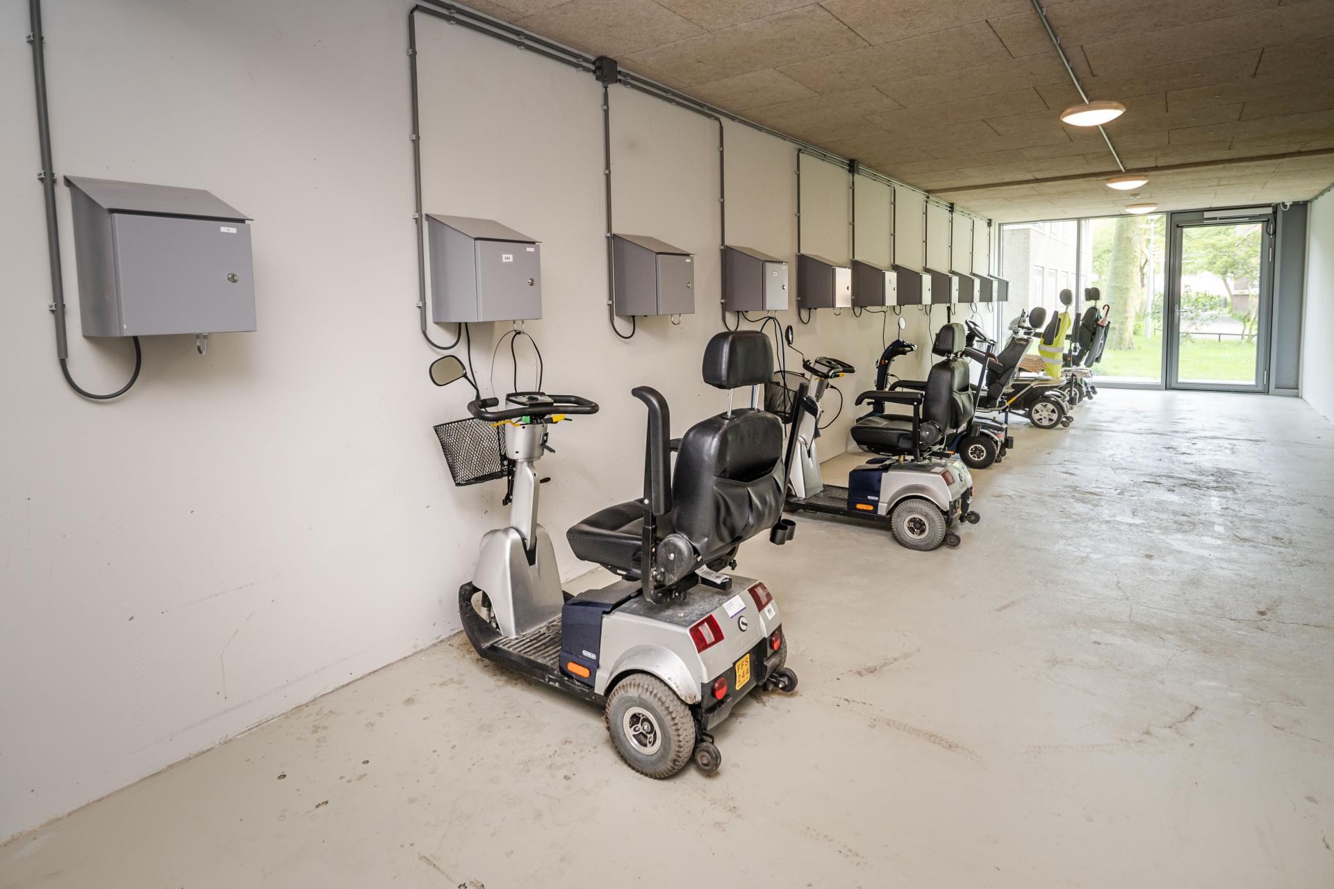 Seniorenflat in de Statenjachtstraat in Amsterdam-Noord  - kelder voor opladen